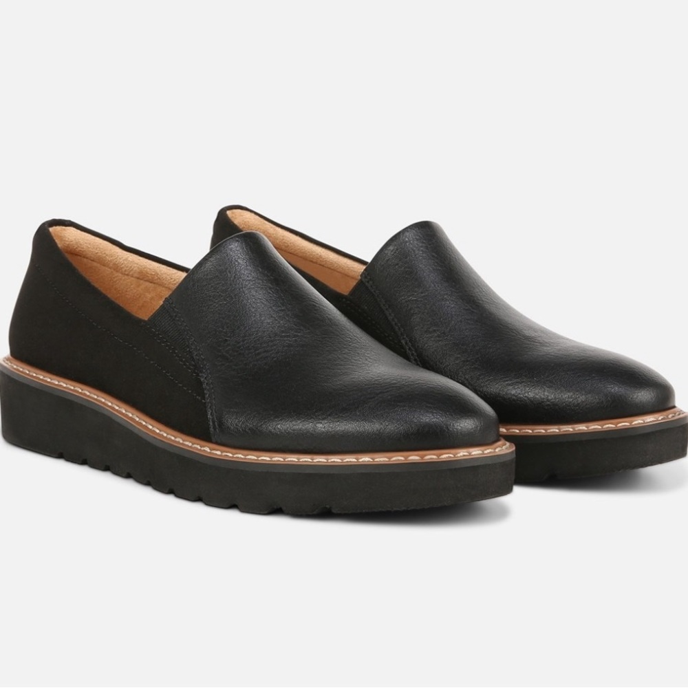 Naturalizer Black Slip-On Leather Loafers